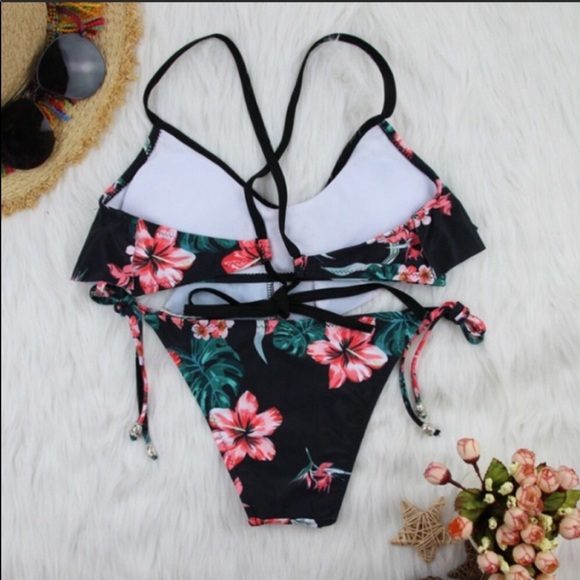 LAST ONE _ Floral Ruffles Bikini - Picture 3 of 4